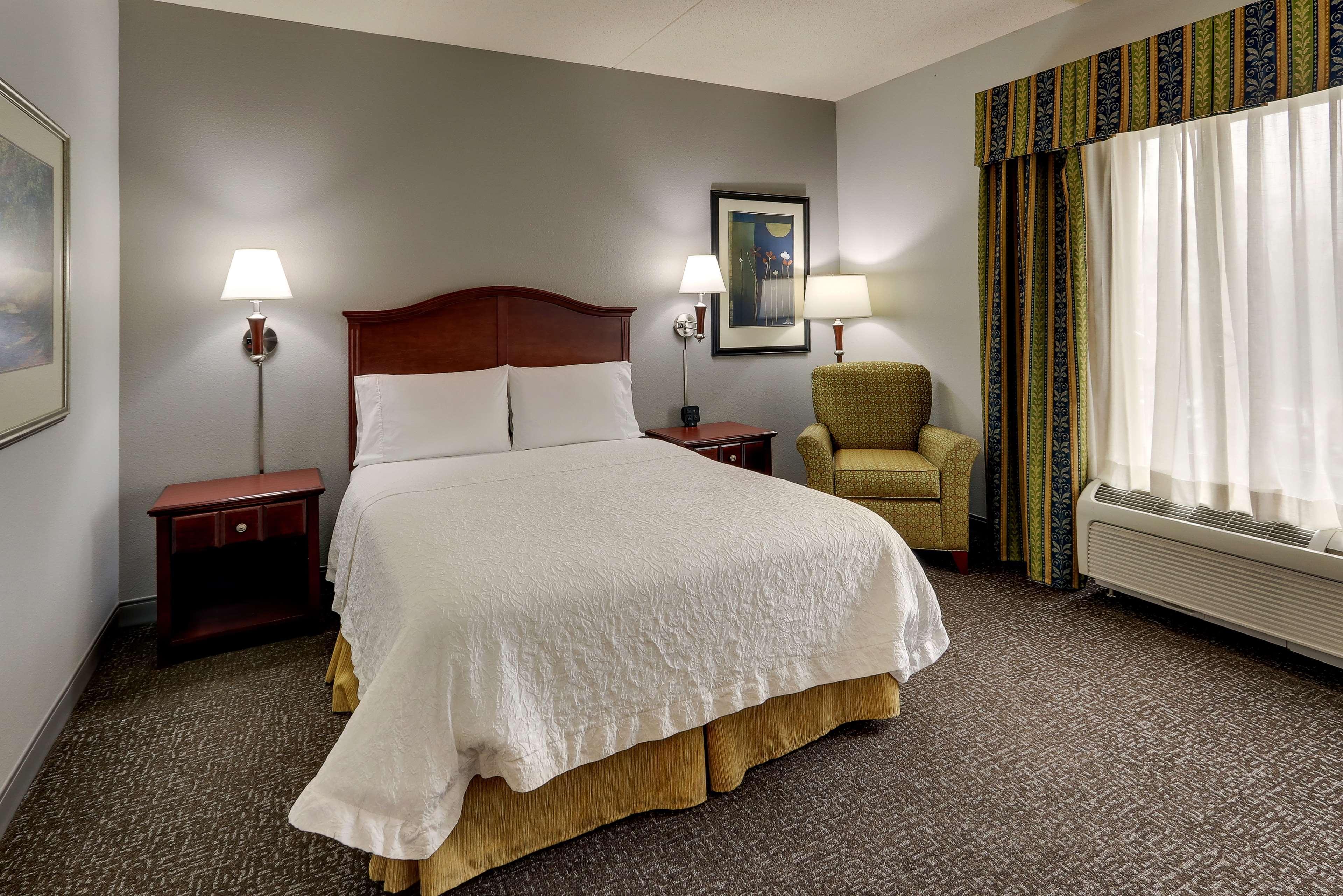 Hampton Inn & Suites Indianapolis-Airport Екстер'єр фото