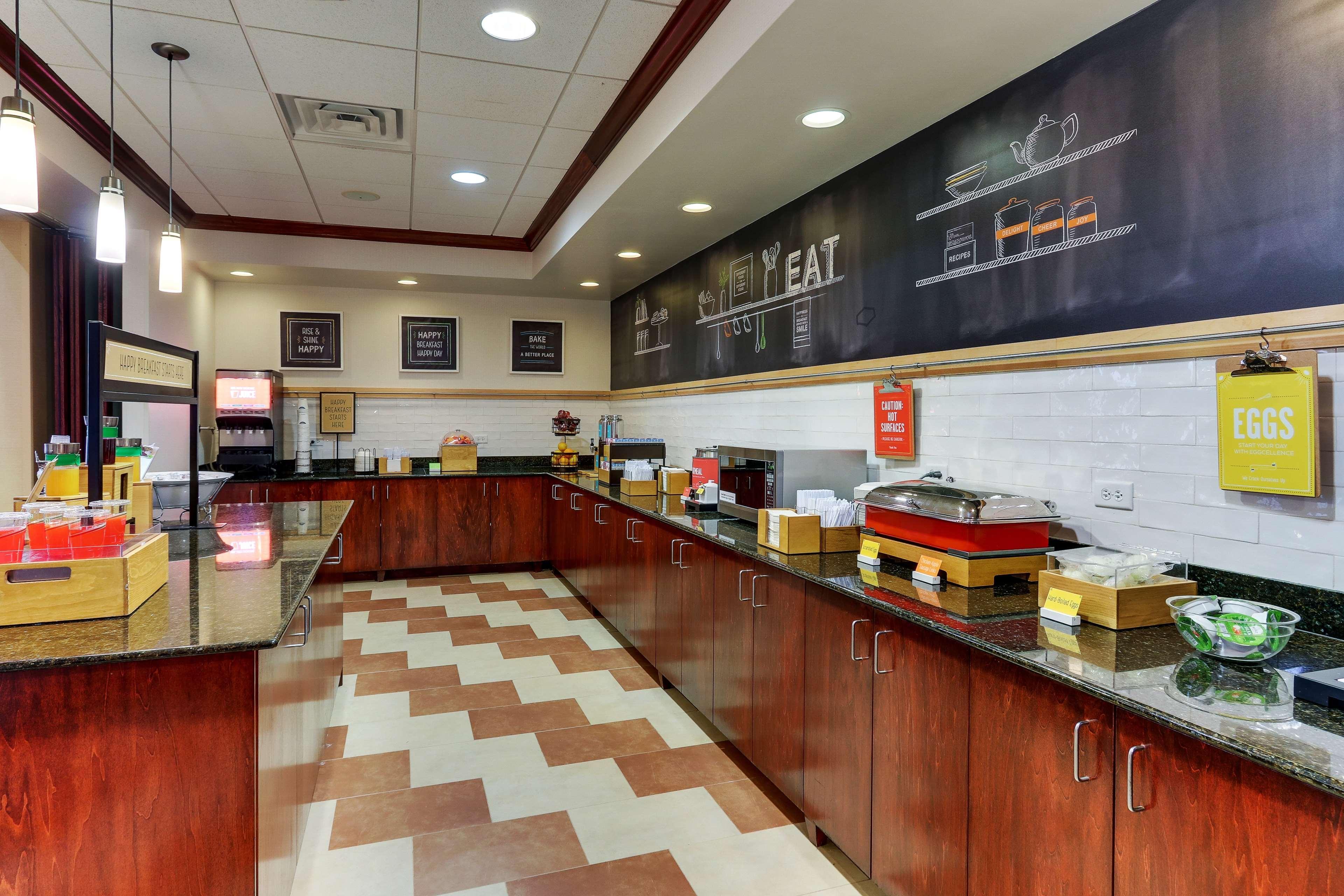 Hampton Inn & Suites Indianapolis-Airport Екстер'єр фото