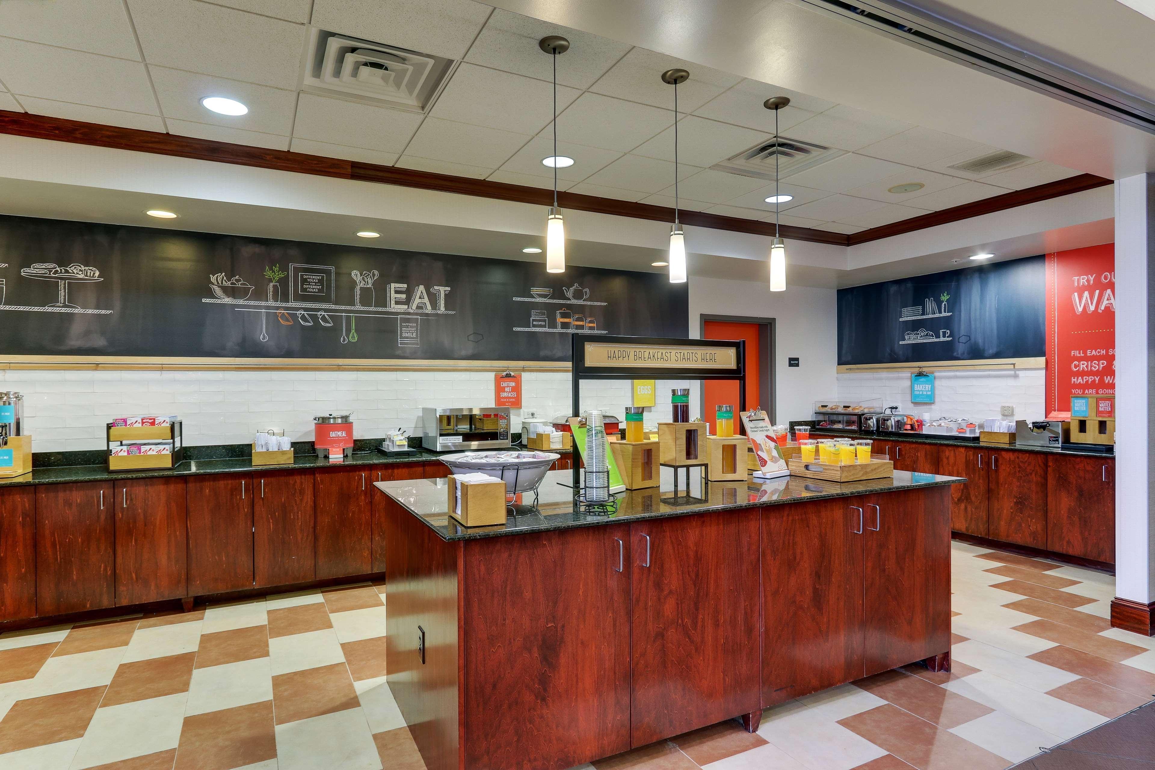 Hampton Inn & Suites Indianapolis-Airport Екстер'єр фото