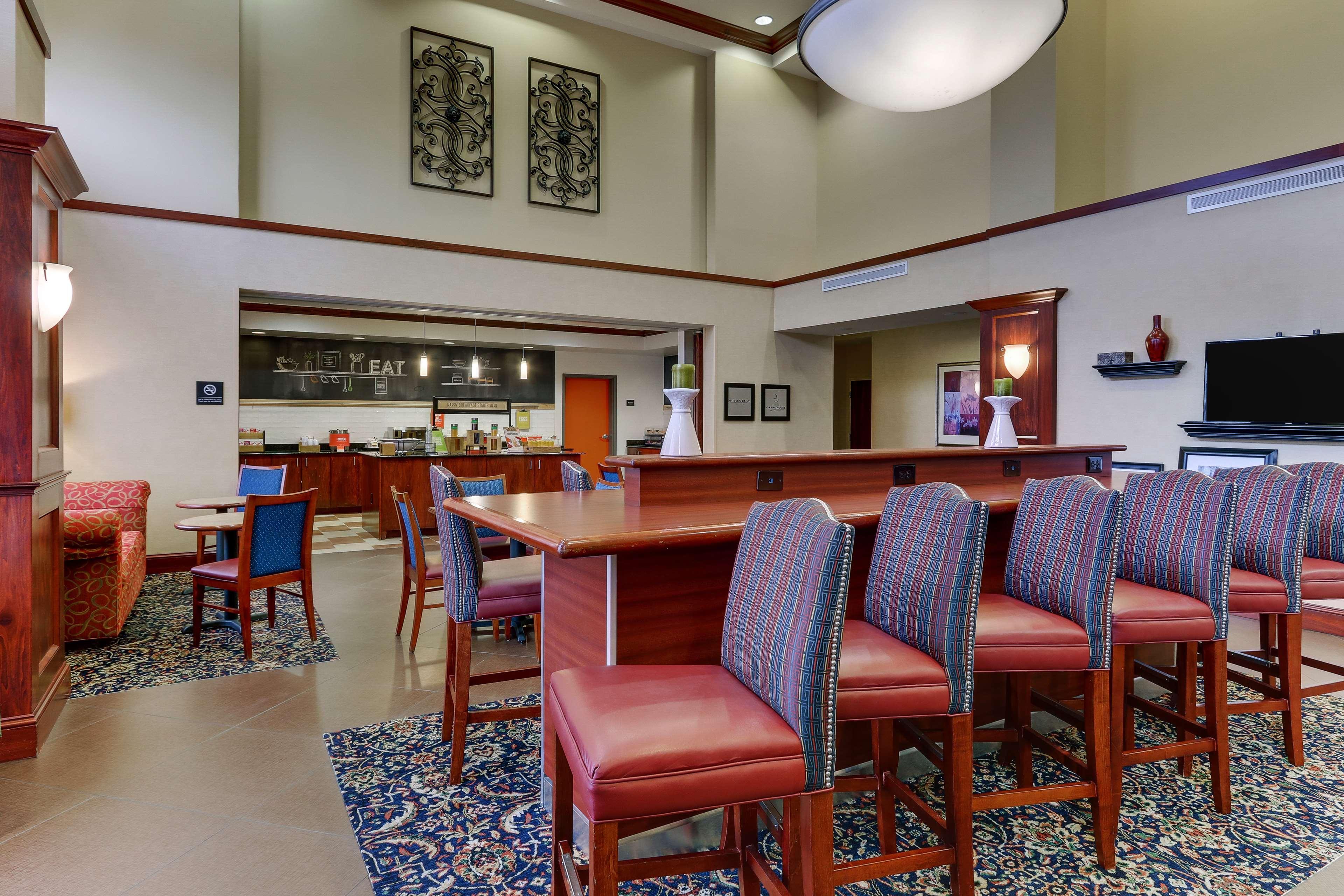 Hampton Inn & Suites Indianapolis-Airport Екстер'єр фото