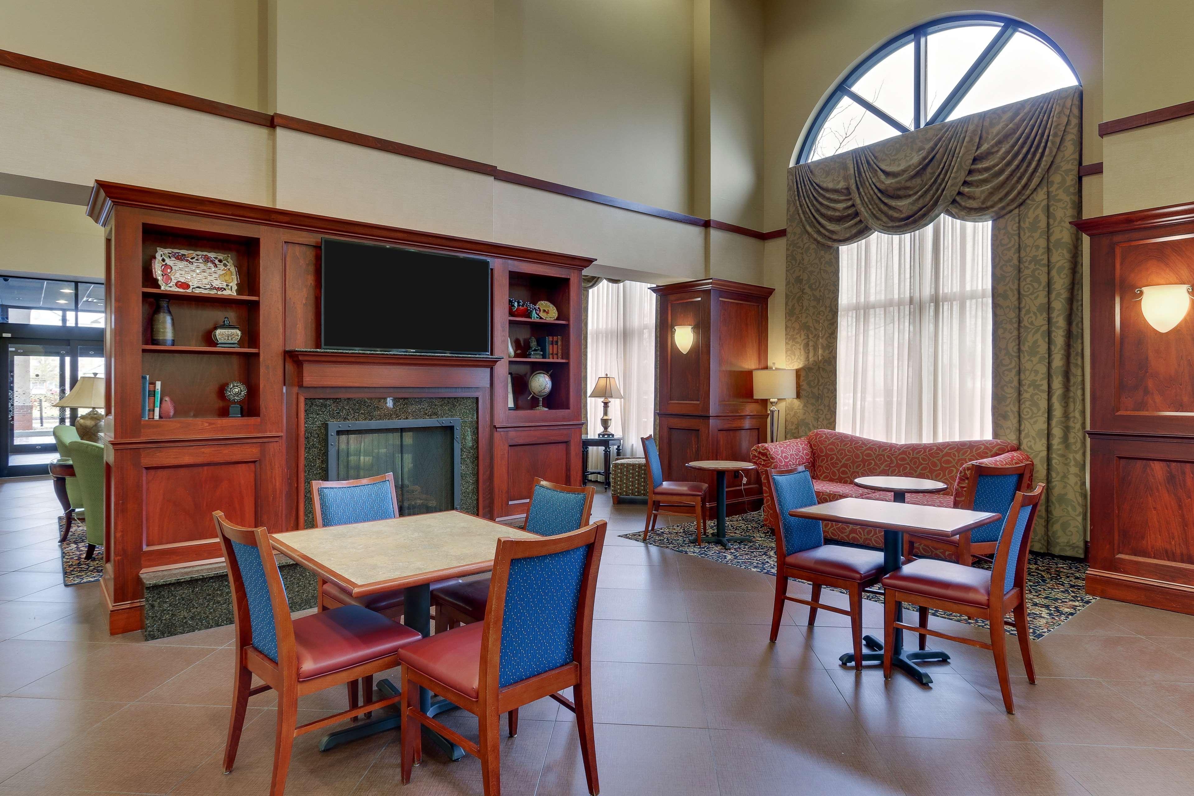 Hampton Inn & Suites Indianapolis-Airport Екстер'єр фото