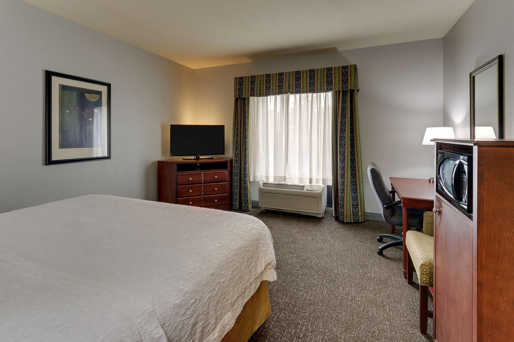 Hampton Inn & Suites Indianapolis-Airport Екстер'єр фото