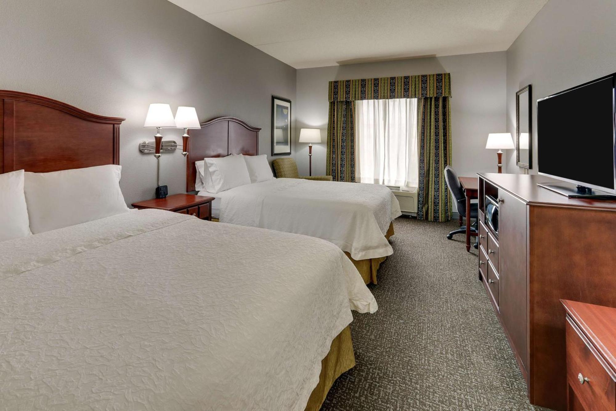 Hampton Inn & Suites Indianapolis-Airport Екстер'єр фото