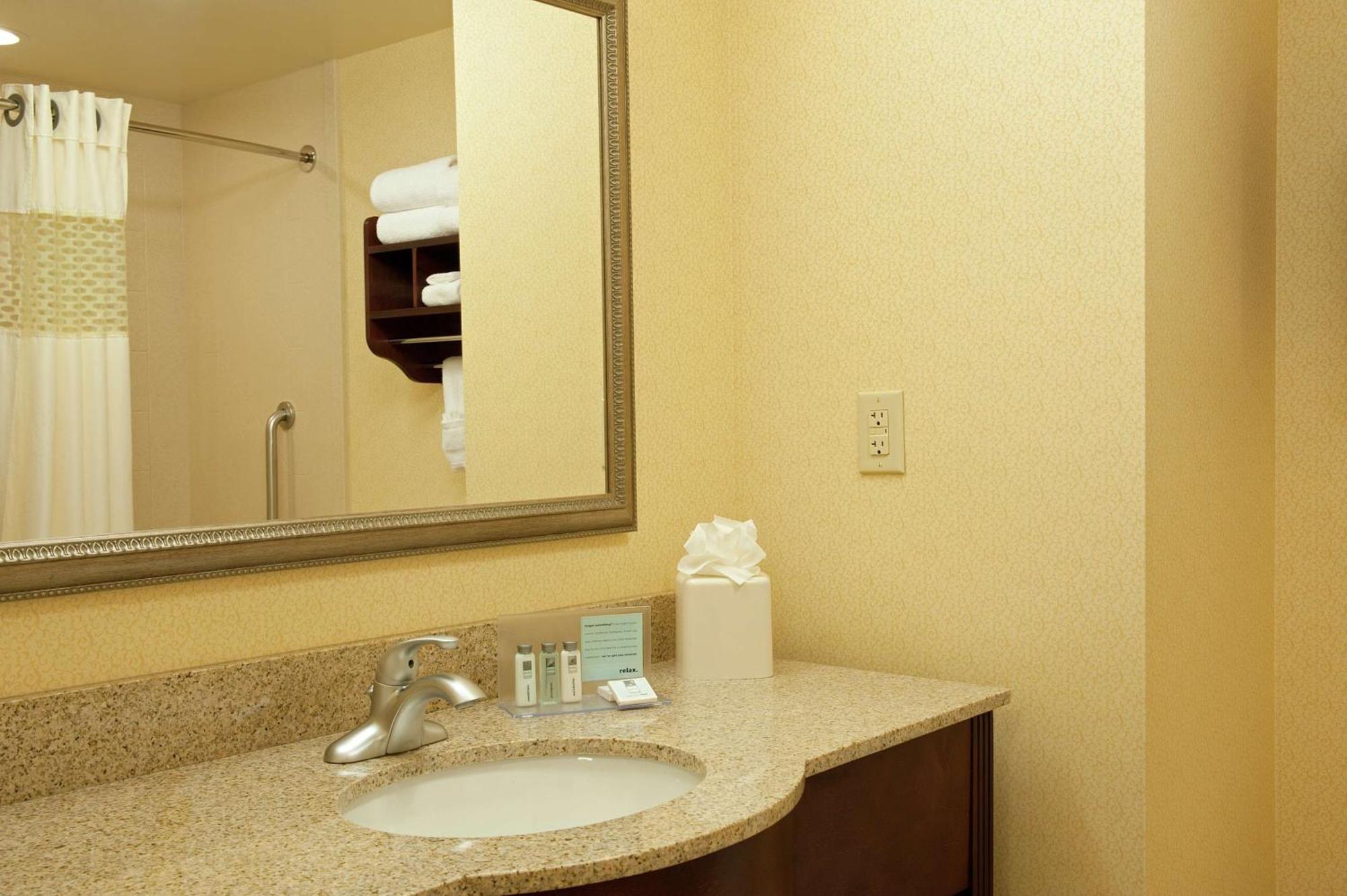 Hampton Inn & Suites Indianapolis-Airport Екстер'єр фото