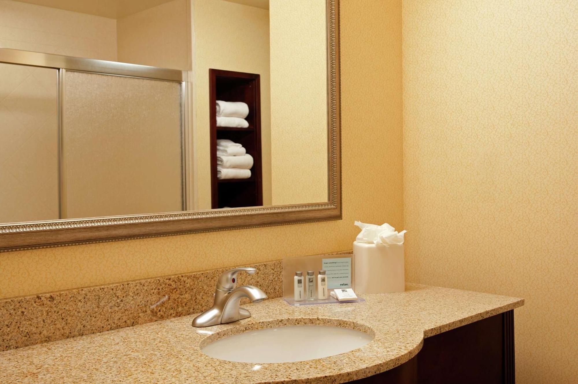 Hampton Inn & Suites Indianapolis-Airport Екстер'єр фото