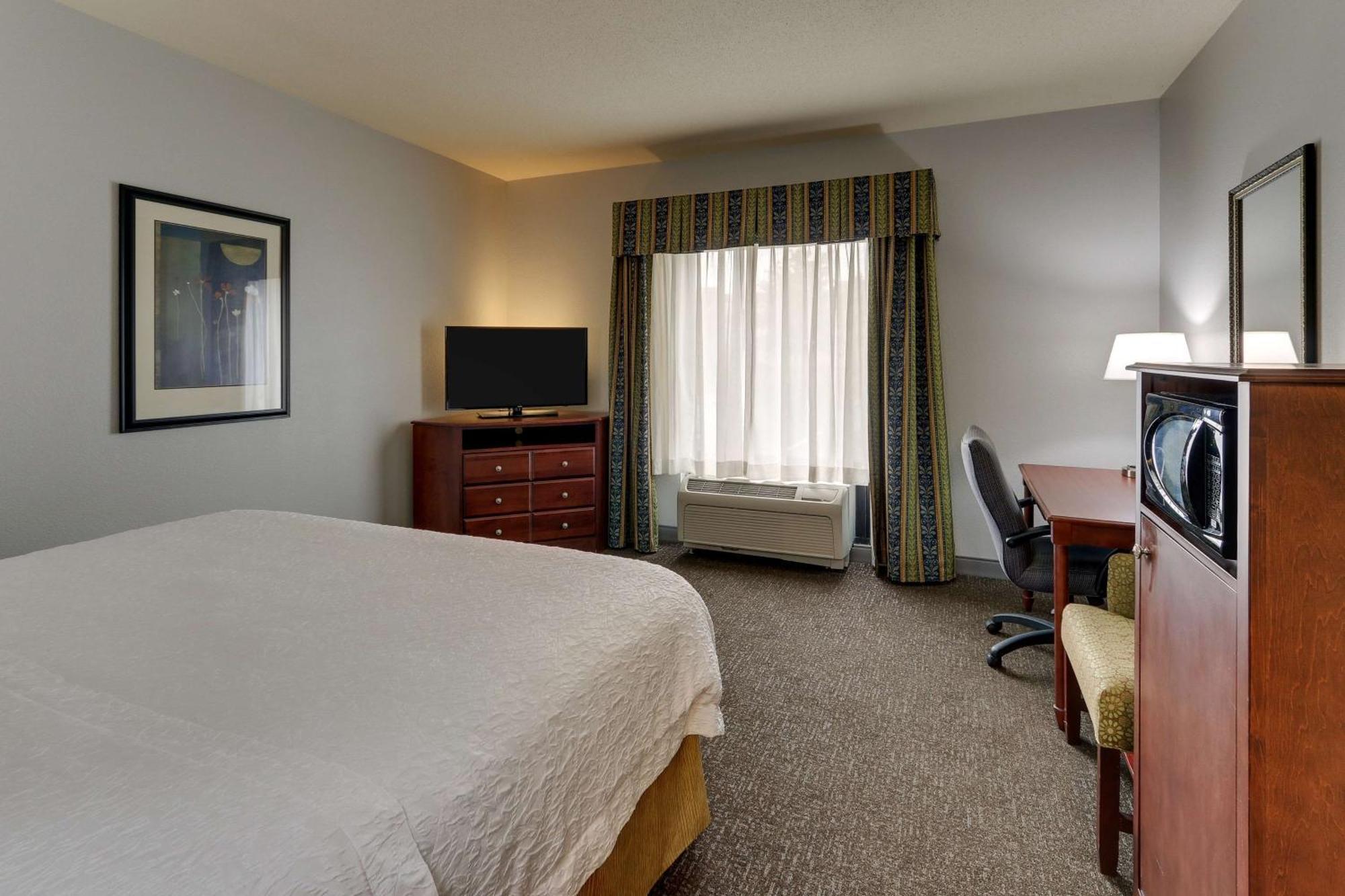 Hampton Inn & Suites Indianapolis-Airport Екстер'єр фото
