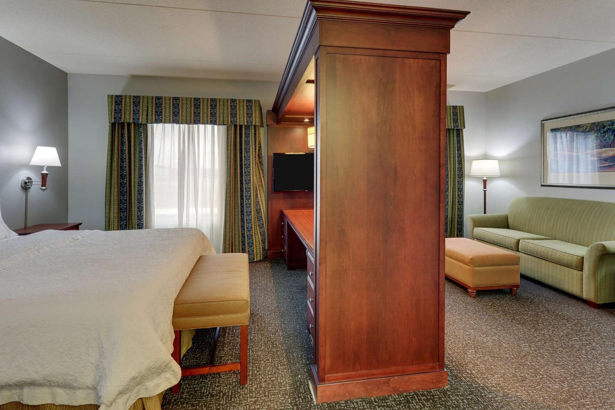 Hampton Inn & Suites Indianapolis-Airport Екстер'єр фото