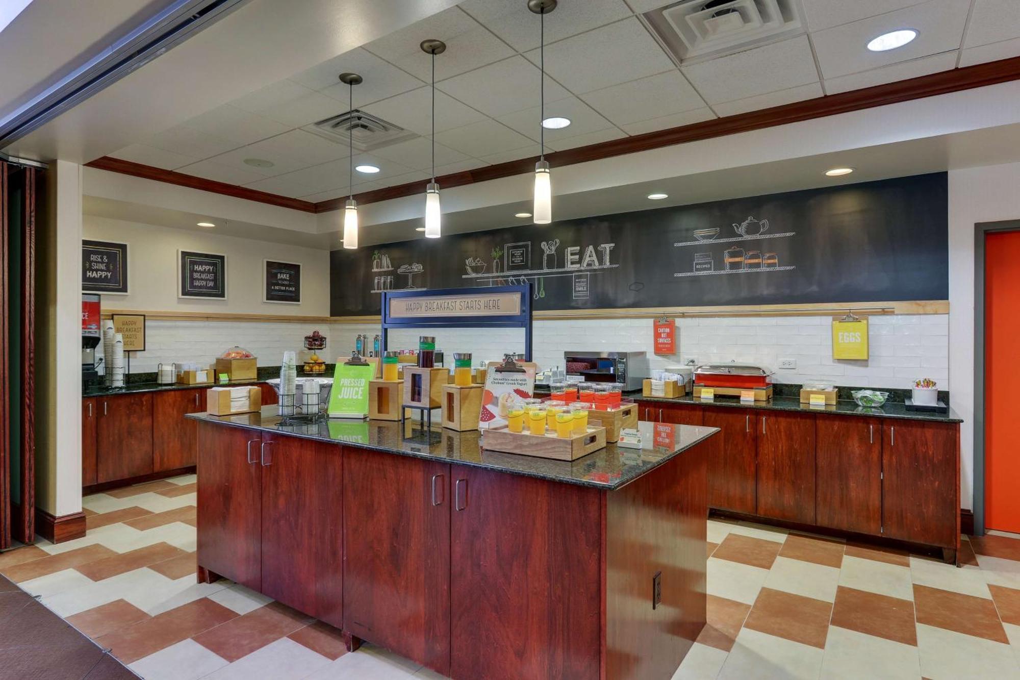 Hampton Inn & Suites Indianapolis-Airport Екстер'єр фото